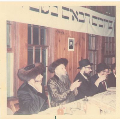 (L-R) Chuster Rov, Bostoner Rebbe, R' Chaim Dov Keller.
