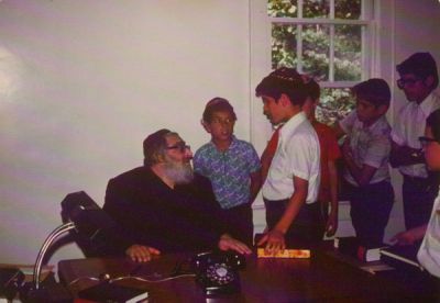 R' Hutner with Campers
