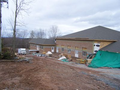 4/17/07 - Main Building
Standing near the guest house looking towards the Main Dining Room - and behind it, the Mechina and Masmidim Dining Room.

