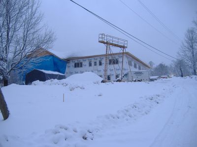2/22/07 - Main Building
Standing by the road (between the Masmidim Bais Medrash and the Main Building) looking towards the Main Building.
