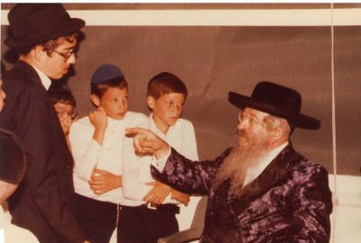 Moshe Lowenthal with Campers brought to the Viener Rov
