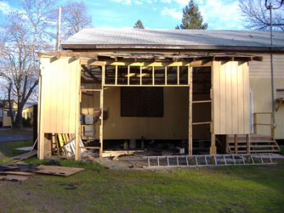 10/31/2006
The tractor shed being dismantled.
